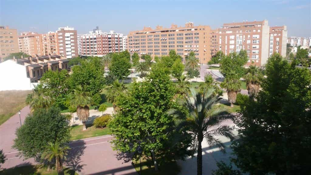 Condominium in Valencia, Valencian Community 10208380