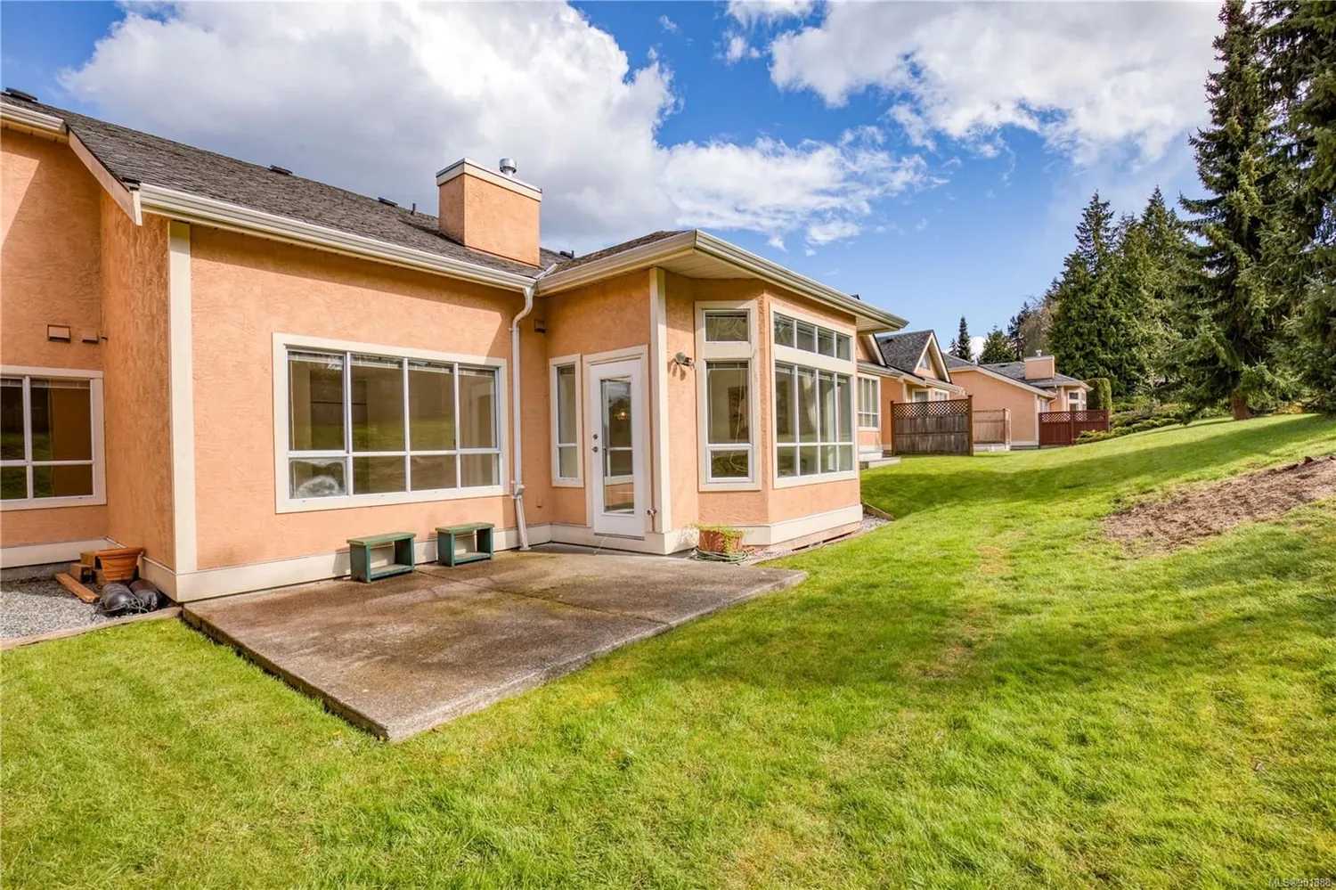 House in Nanaimo, British Columbia 10208408
