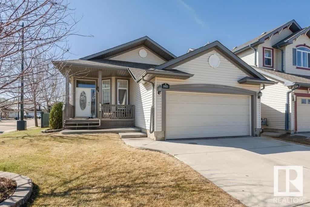 House in Edmonton, Alberta 10208484