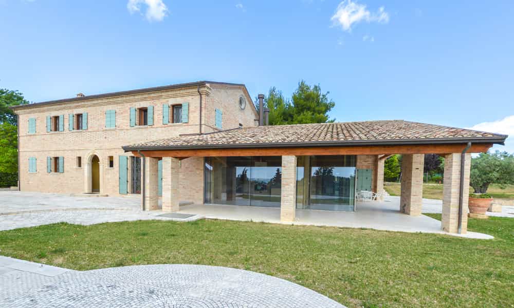 σπίτι σε Monte San Vito, Marche 10208743