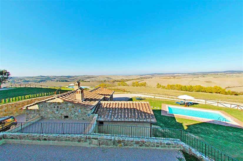 House in San Giovanni d'Asso, Tuscany 10208783