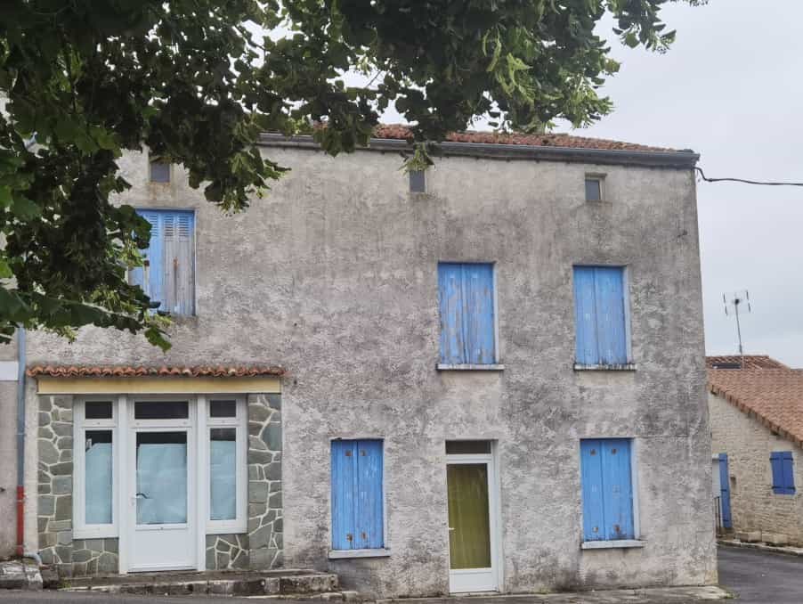 मकान में Beaulieu-sur-Sonnette, Nouvelle-Aquitaine 10208788