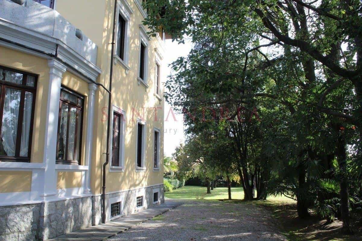 Rumah di Lesa, Piemonte 10208850