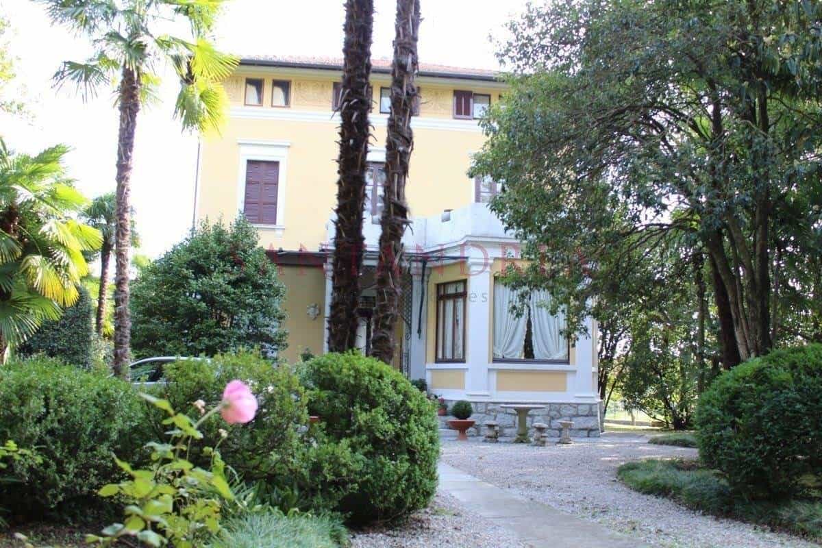 House in Lesa, Piedmont 10208850