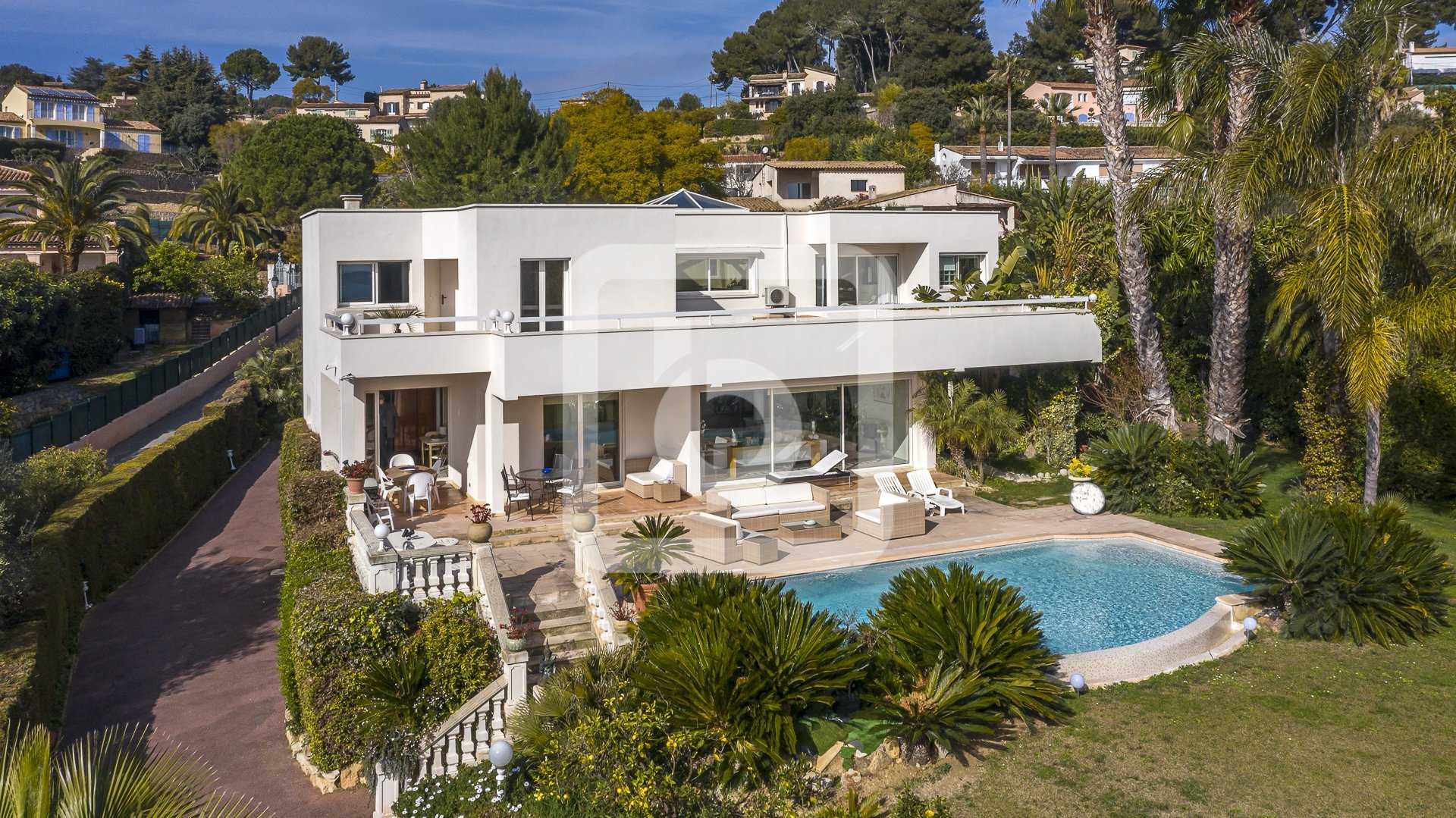 casa en Antibes, Provence-Alpes-Côte d'Azur 10208977