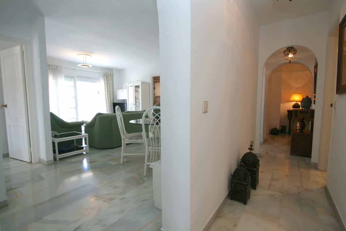 Condominium in Fuengirola, Andalusia 10209500
