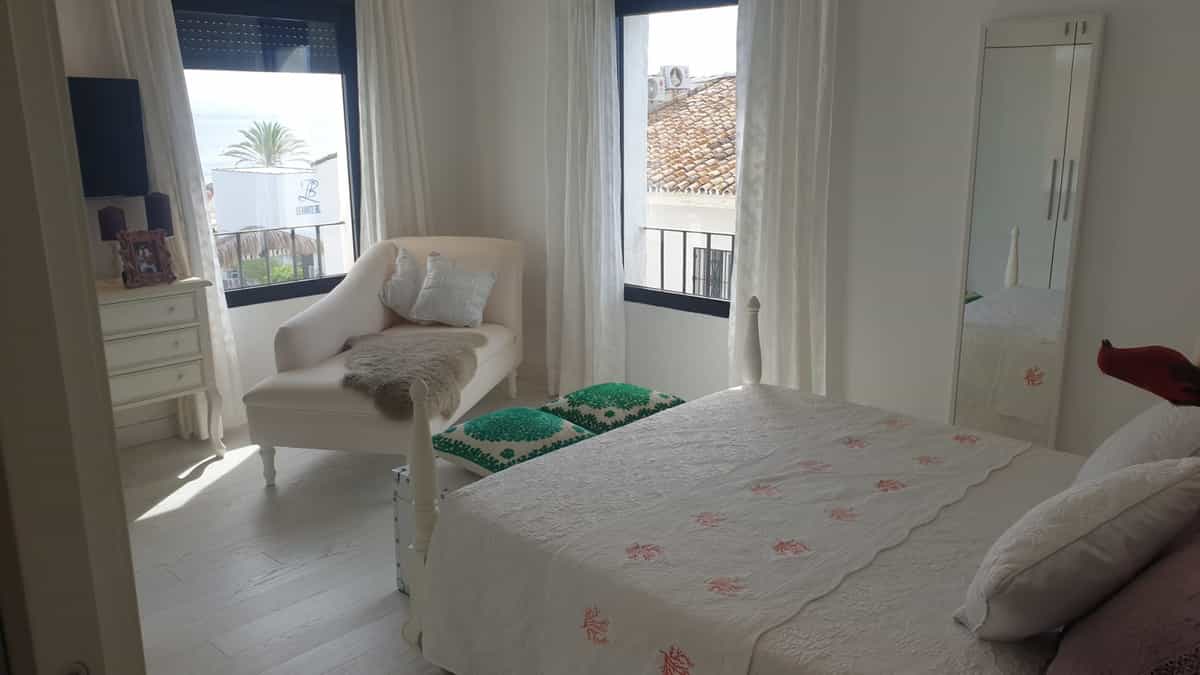 Condominium in Marbella, Andalusia 10209777