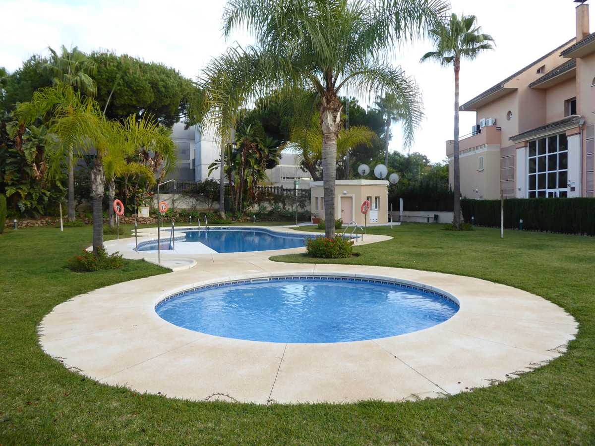 Condominium in Marbella, Andalusië 10209808