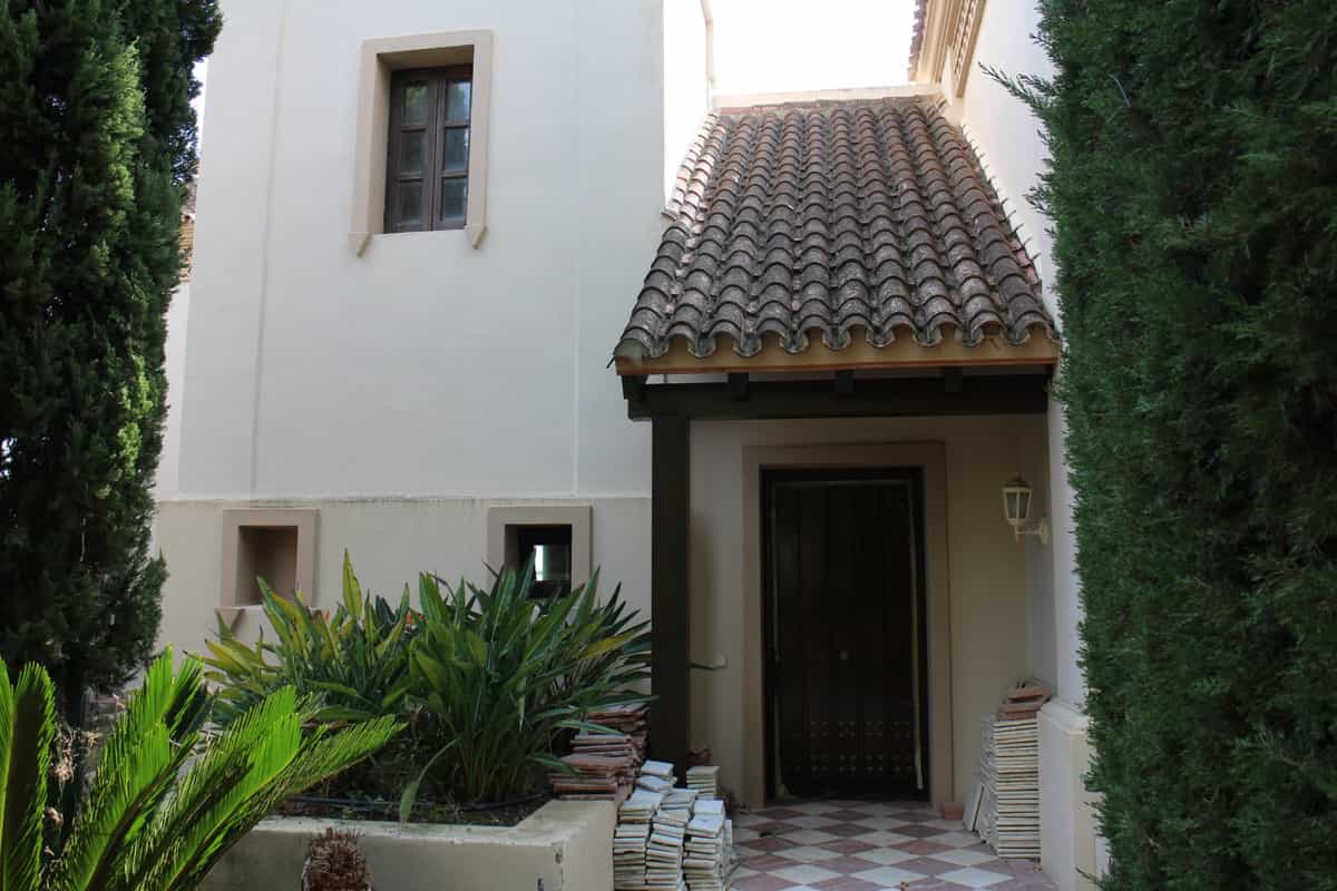 House in Benahavís, Andalusia 10209984