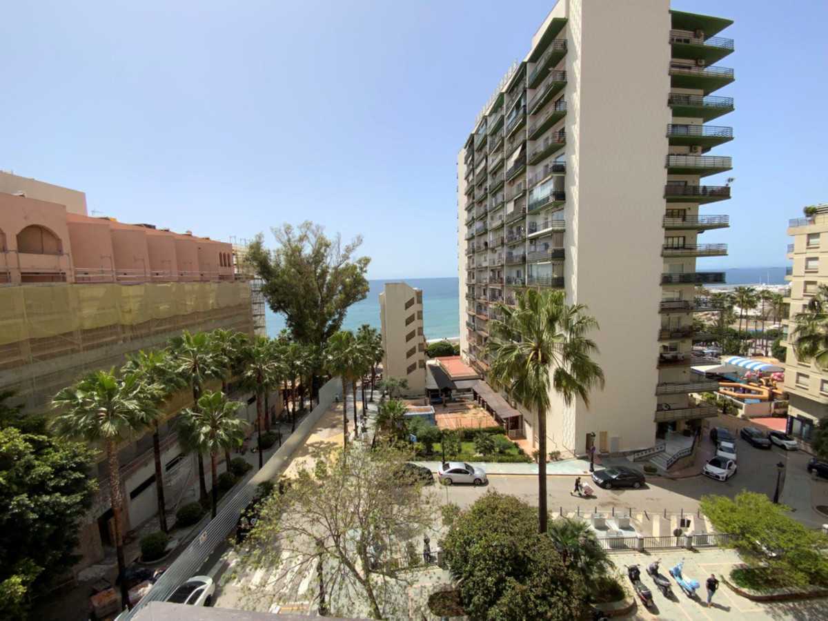 Condominium in Marbella, Andalusia 10209991