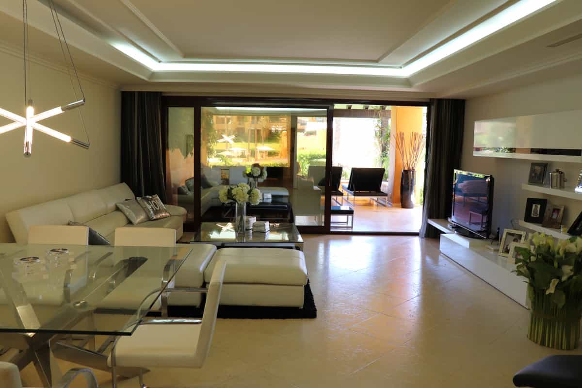 Condominium in Marbella, Andalucía 10210302