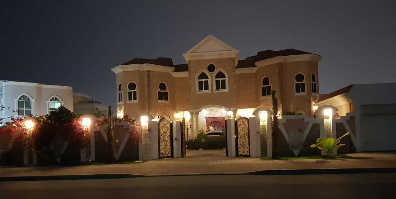 بيت في Dubai, Dubai 10210634