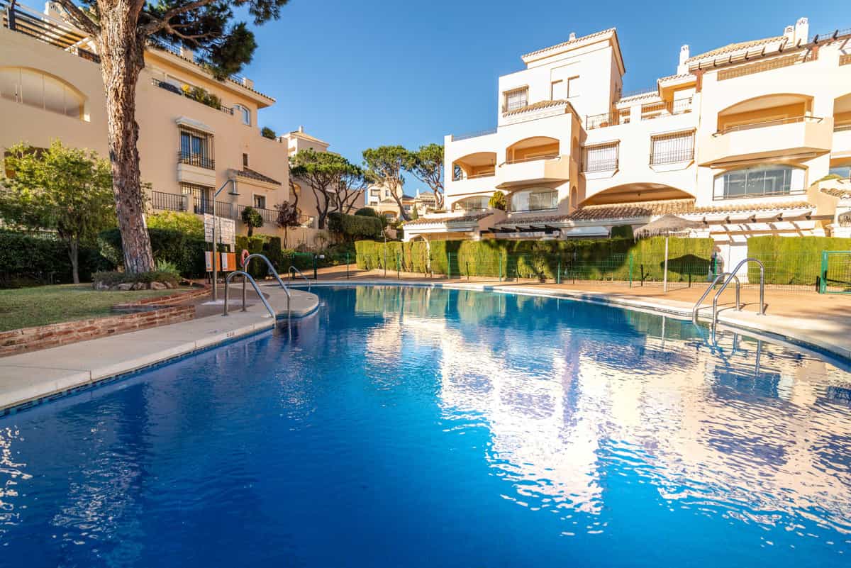Condominium in Marbella, Andalucía 10210725