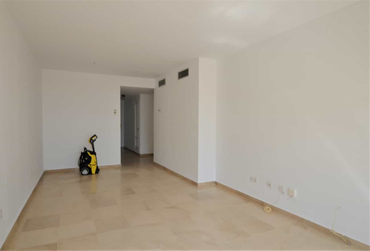Condominium in Casares, Andalusia 10211037
