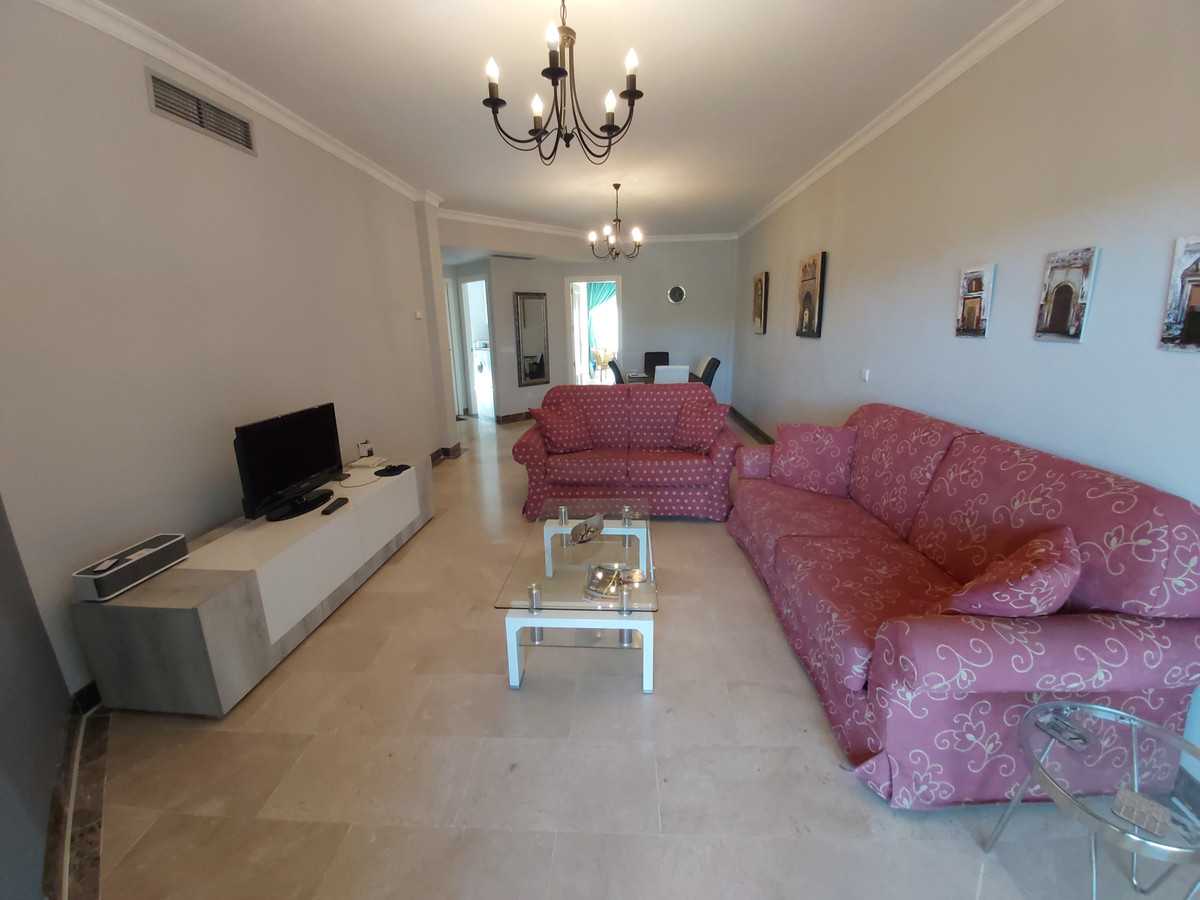 Condominium in Benahavis, Andalusië 10211270