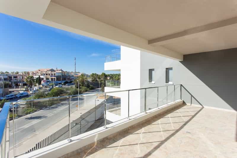 Condominium in Alicante, Valencia 10211479