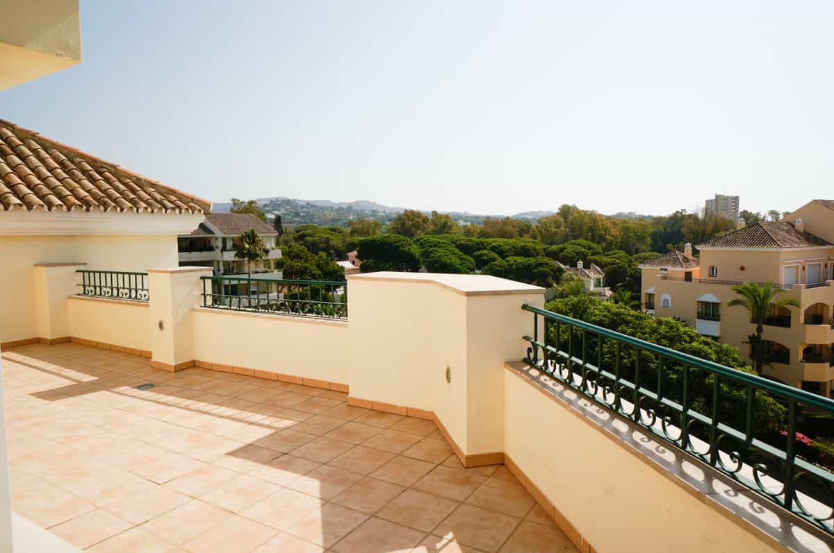 Condominium in Marbella, Andalucía 10211833