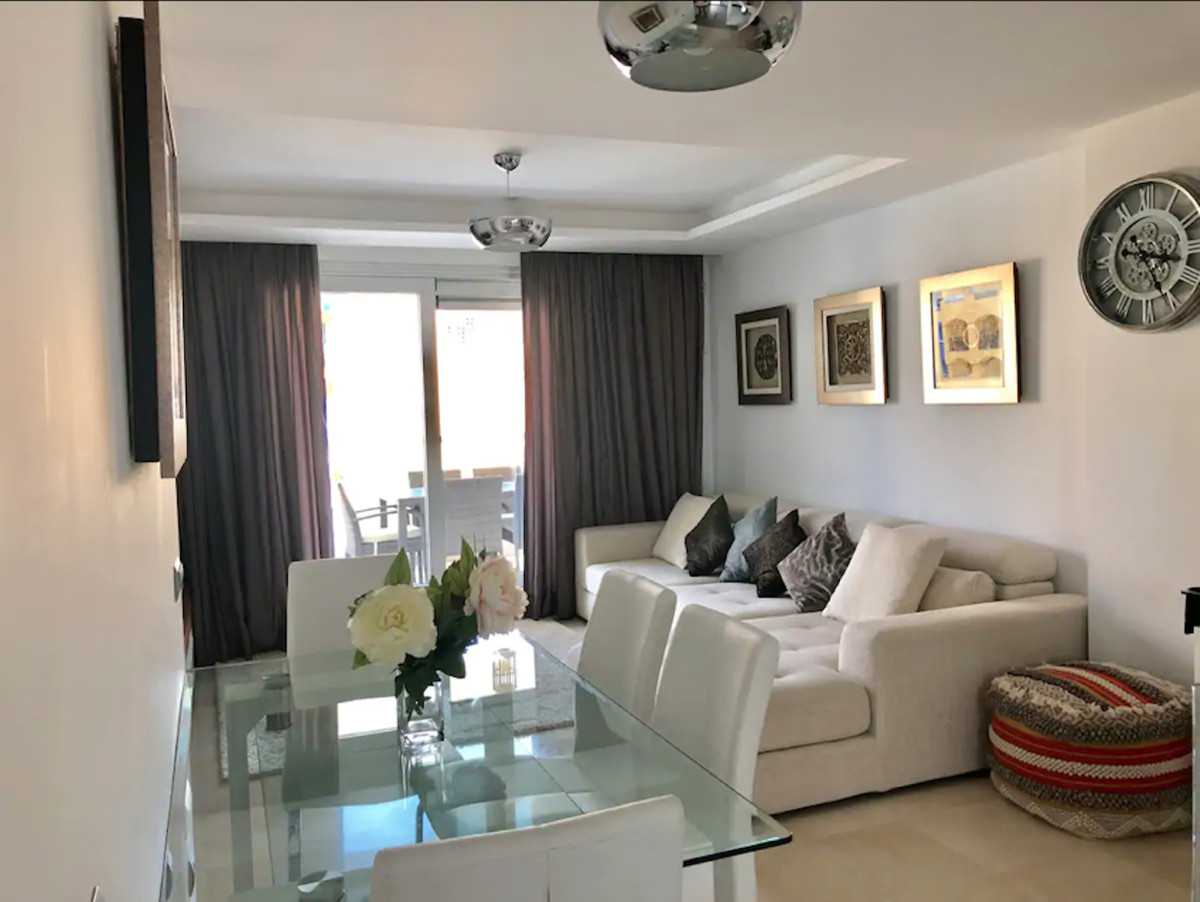 Condominium in Marbella, Andalucía 10212341