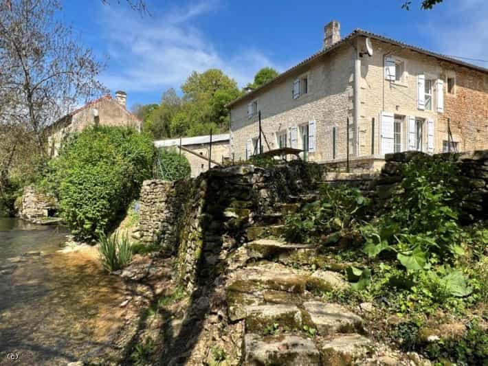 Hus i Verteuil-sur-Charente, Nouvelle-Aquitaine 10212454