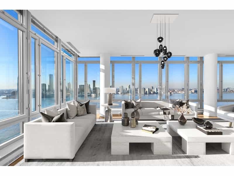Condominium in New York, New York 10212686
