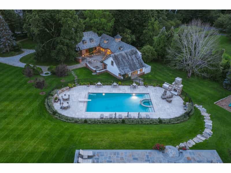House in New Canaan, Connecticut 10212687