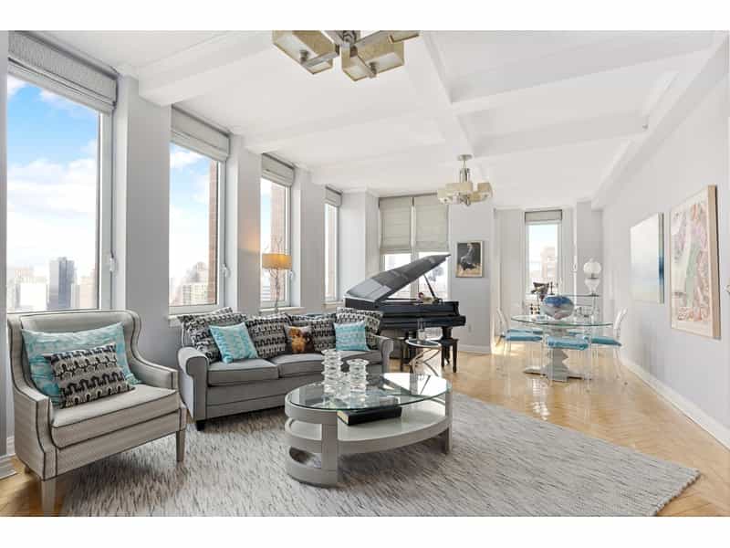 Condominium in New York, New York 10212693