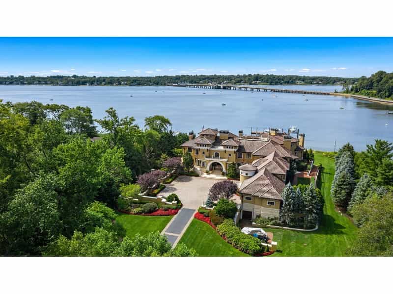 House in Rumson, New Jersey 10212699
