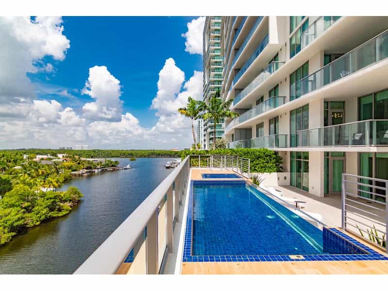 Condominium in Sunny Isles Beach, Florida 10212750