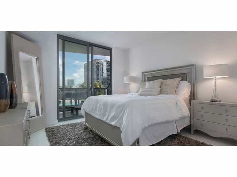 Condominium in Miami, Florida 10212813