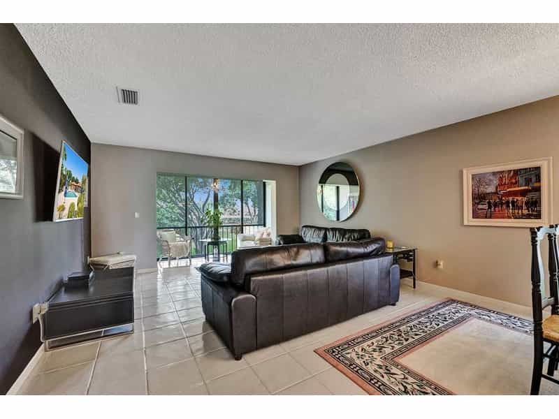 Condominium in Sandalfoot Cove, Florida 10212821
