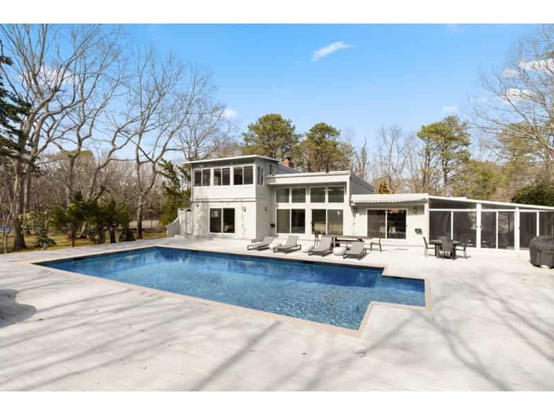 House in East Quogue, New York 10212872