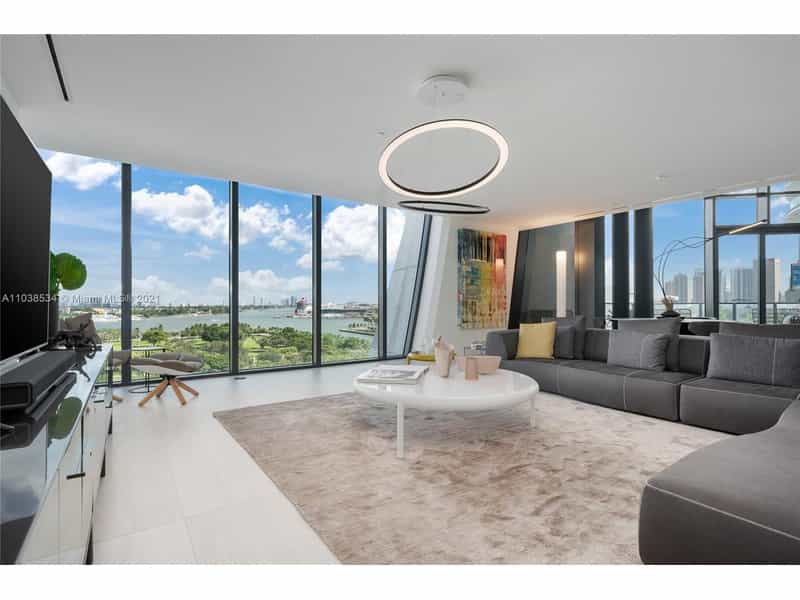Condominium in Miami, Florida 10212875