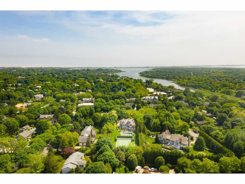 Residential in Southampton, New York 10212877