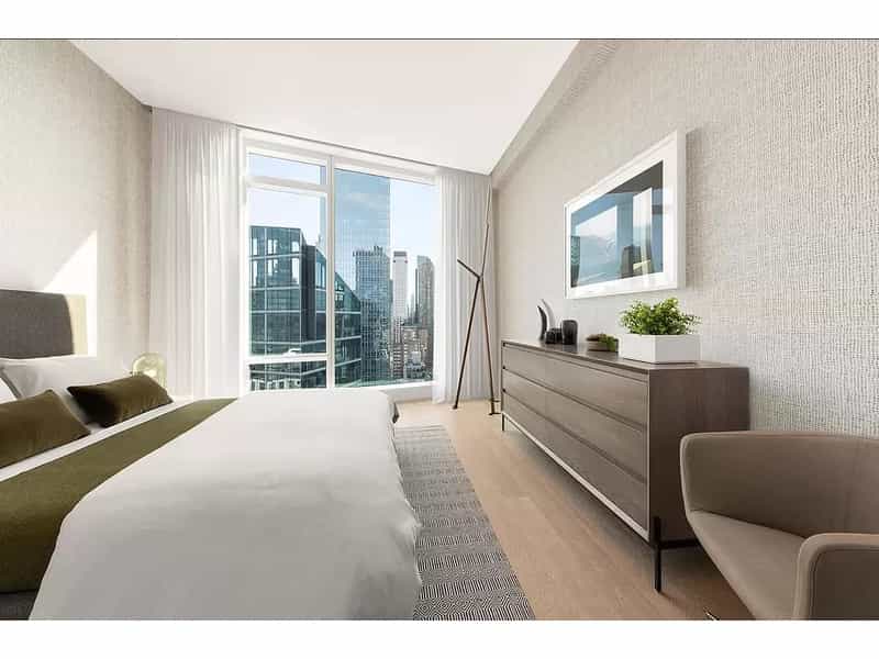 Condominium in New York, New York 10212921