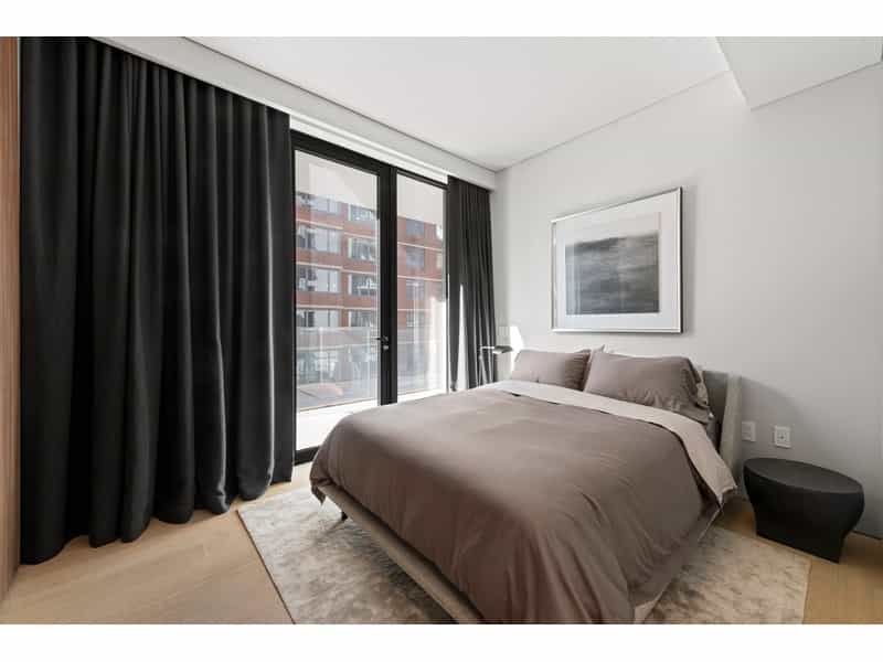Condominium in New York, New York 10212945