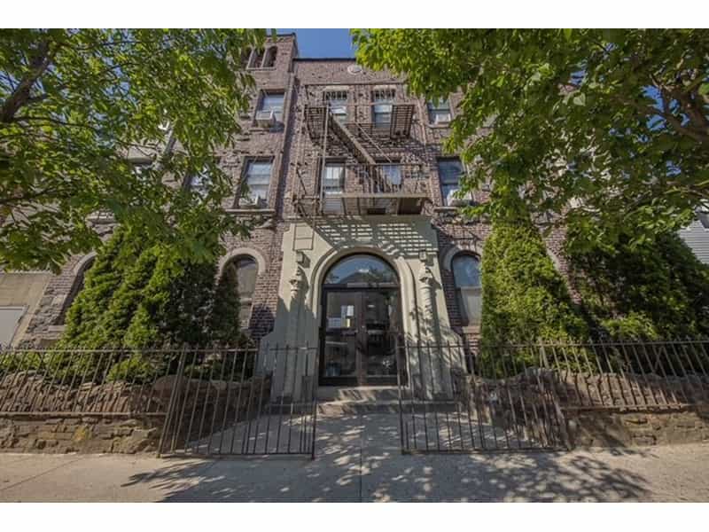 Condominium in Brooklyn, New York 10213008