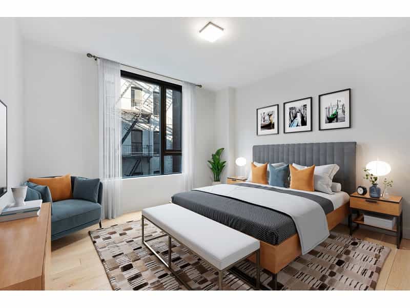 Residential in New York, New York 10213010