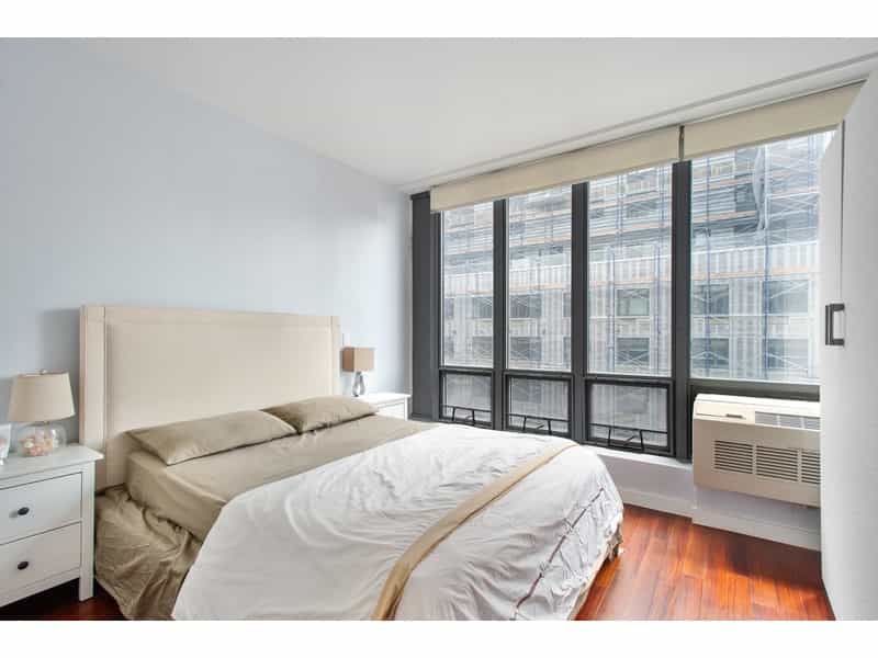 Condominium in , New York 10213021