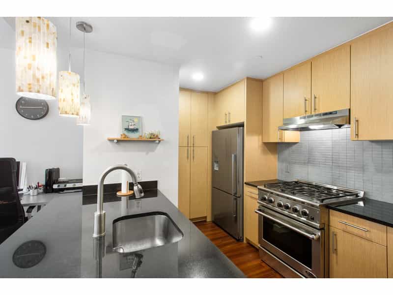 Condominium in , New York 10213021
