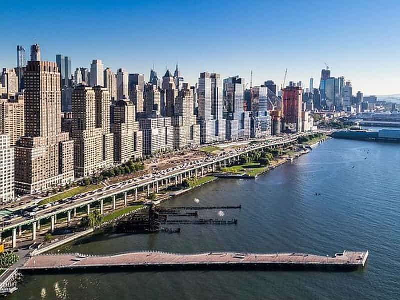 Condominium in New York, New York 10213035