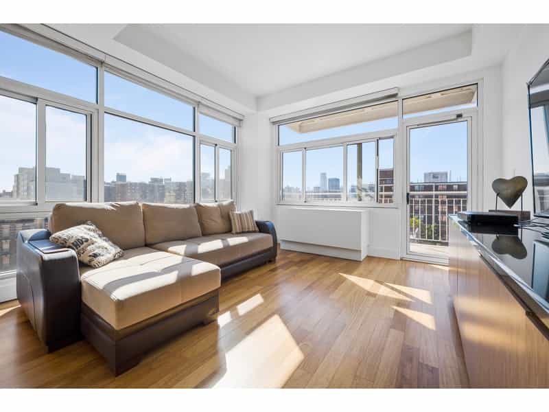 Condominium in Manhattan, New York 10213083