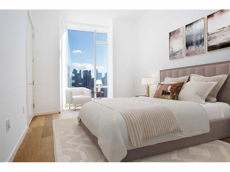 Condominium in New York, New York 10213150