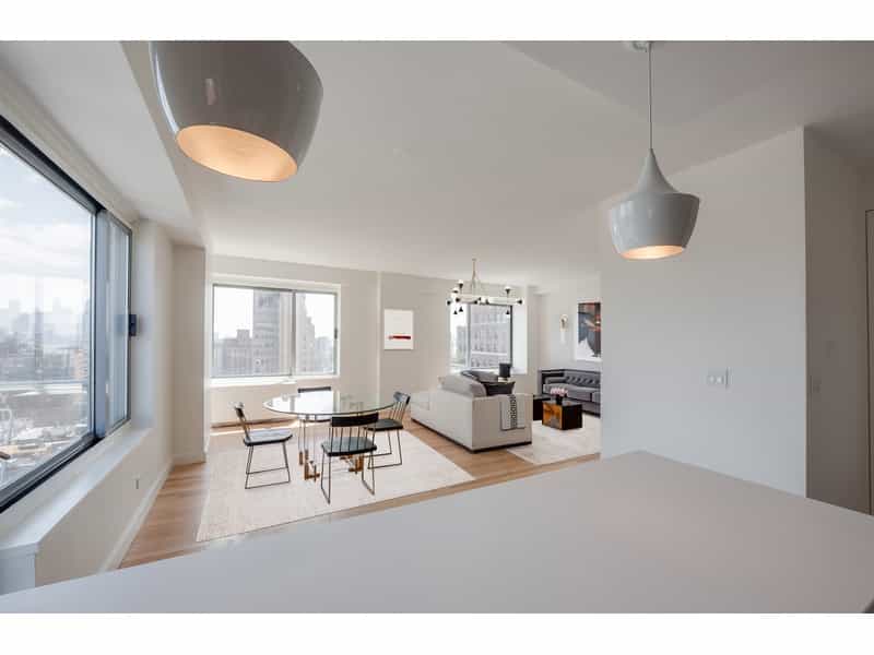 Condominium in New York, New York 10213193