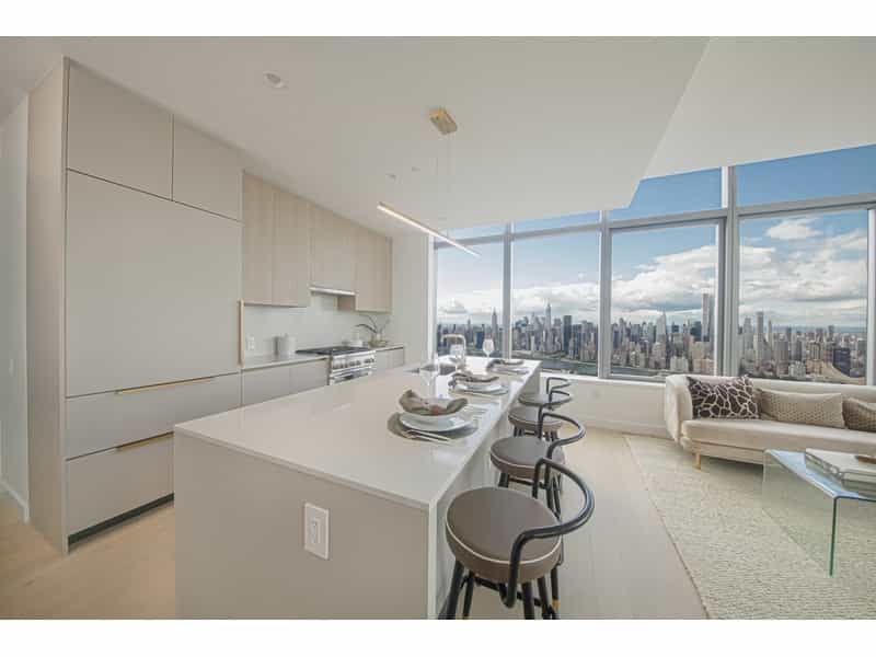 Condominium in Manhattan, New York 10213223