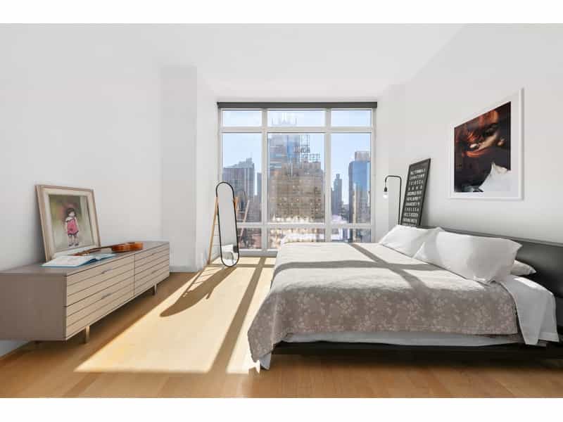 Condominium in New York, New York 10213274