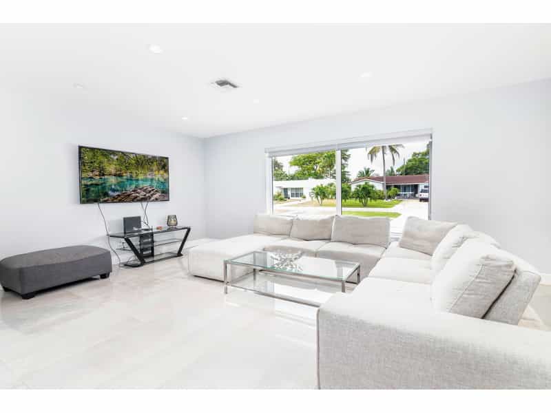 House in Hollywood, Florida 10213304