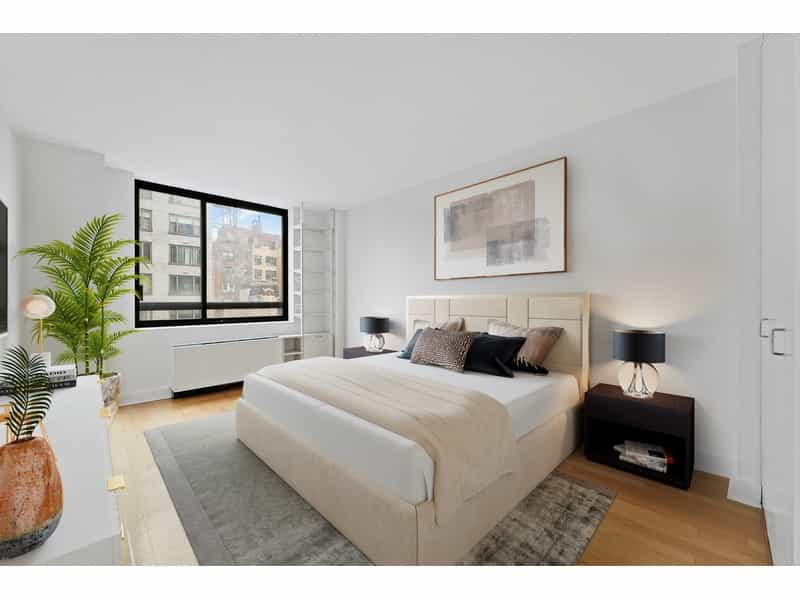 Condominium in New York, New York 10213342