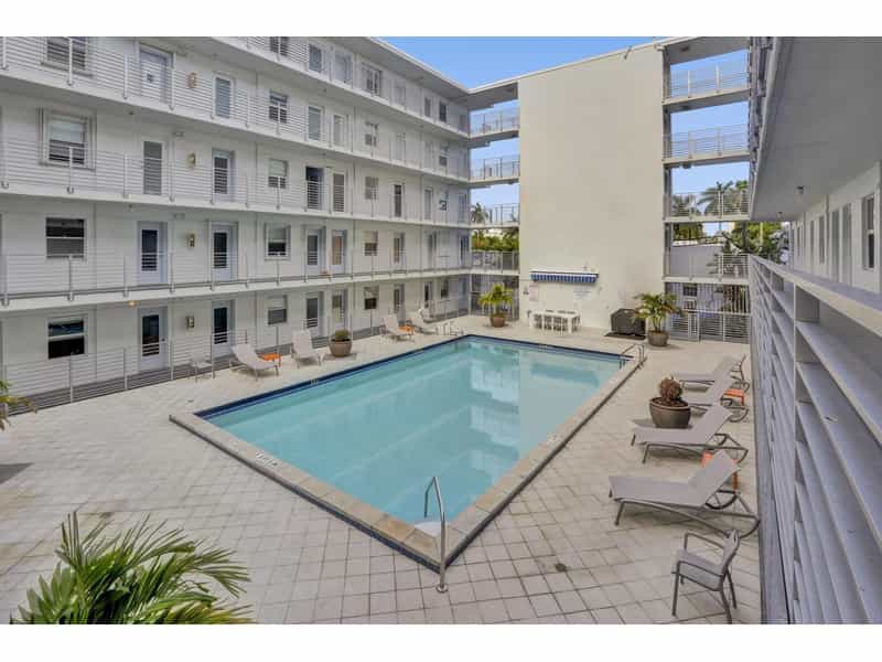 Condominium in Miami Beach, Florida 10213367