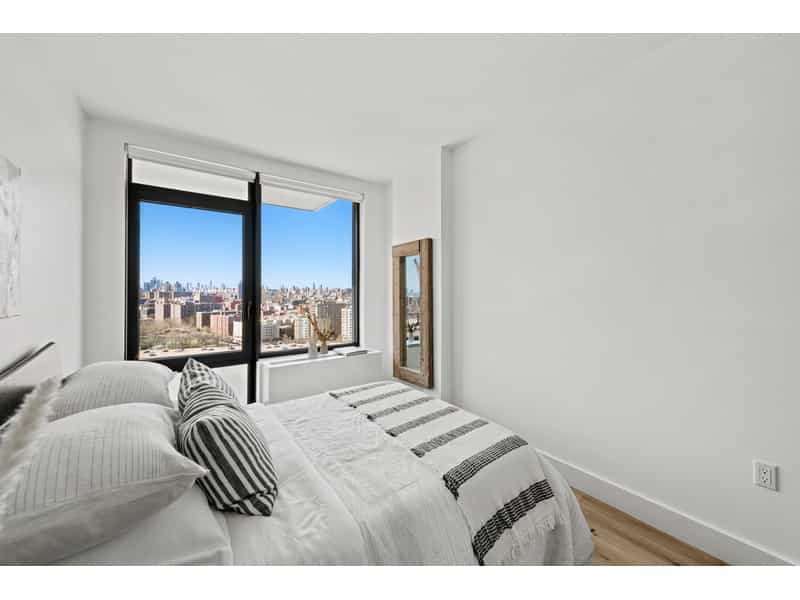 Condominium in , New York 10213392