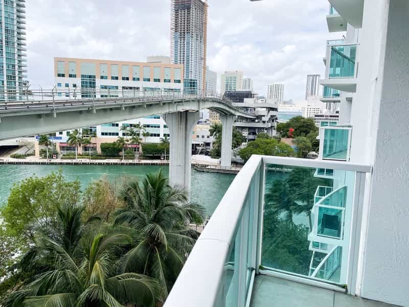 Condominium in Miami, Florida 10213400